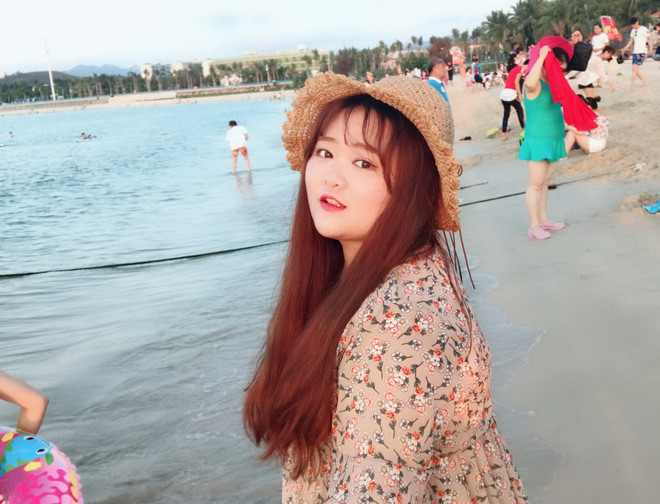 Trần Chiêu Quân (21 tuổi đến từ Yili, Tân Cương, Trung Quốc) là cô gái sở hữu thân hình mũm mĩm, với cân nặng trên 100 kg. Ngoại hình không mấy thon gọn khiến cô hay bị mọi người trêu chọc.