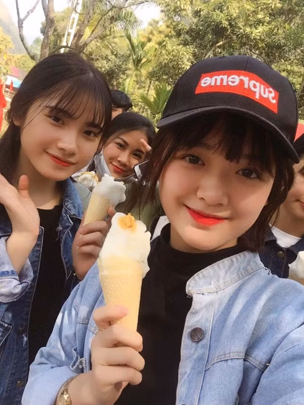 Nữ sinh Lào Cài chia sẻ cô yêu thích ca hát và tham gia đội văn nghệ của trường từ năm cấp 1. Cô hiện có một số chàng trai theo đuổi song bản thân khá ngại ngùng, lo lắng về chuyện này. Linh chưa có bạn trai và không đặt cho mình mẫu hình lý tưởng. Mục tiêu trước mắt của 10X là tập trung vào việc học tập để thi đỗ vào trường đại học bản thân mong muốn.