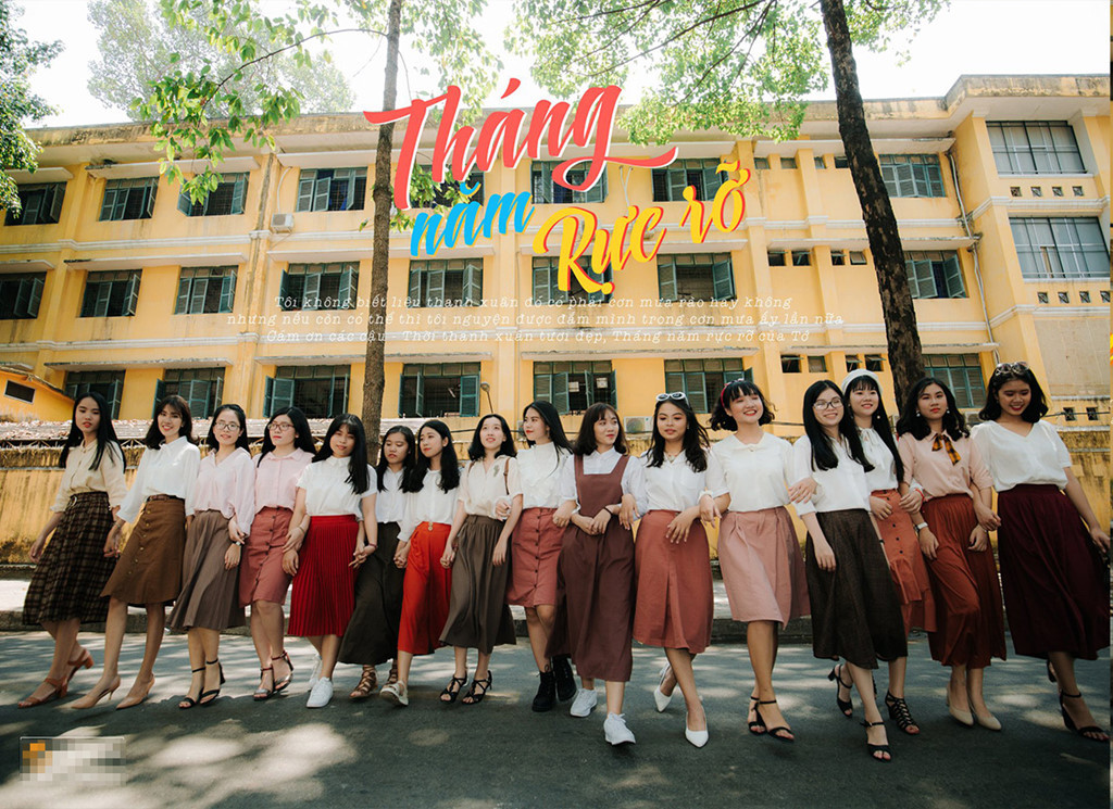 Người lên ý tưởng cho bộ ảnh là lớp trưởng Hứa Nhật Khánh Uyên. Nữ sinh từng nổi tiếng mạng xã hội với danh hiệu "thánh" cover phiên bản học đường. Bộ ảnh nhận được nhiều lời khen ngợi của người xem nhờ ý tưởng và cách thể hiện sáng tạo.