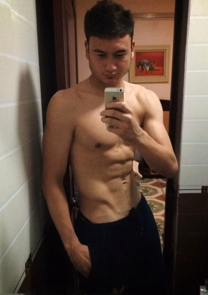 Đặng Văn Lâm, 25 tuổi, sinh ra tại Nga. Anh trưởng thành từ lò đào tạo trẻ Spartak Moskva và Dinamo Moskva. Sau khi được đào tạo 5 năm ở câu lạc bộ Spartak Moskva, Lâm chuyển đến Dinamo Moskva để học hỏi trong 4 năm.