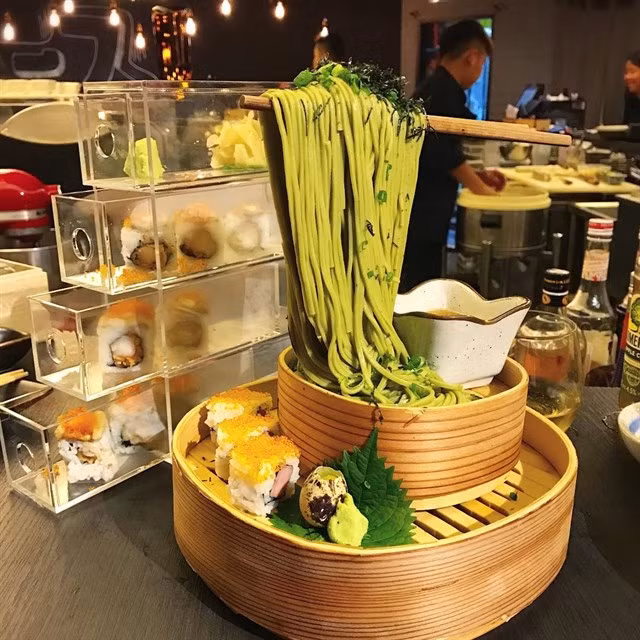 Mỳ bay đặc biệt trở thành cơn sốt ẩm thực vào cuốn năm 2016 ở cả 3 miền nước ta.