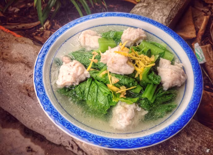  Món canh cải xanh nấu cá thác lác.