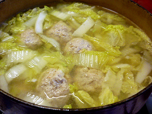 Món canh có vị thanh ngọt, thơm bùi của thịt viên là món ăn ngon miệng tuyệt vời để cùng gia đình thưởng thức.