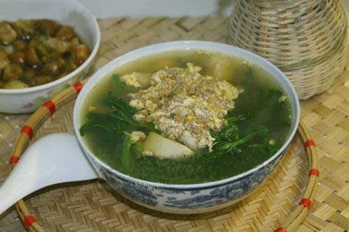 Món canh có vị ngọt đậm của cua, béo ngậy, thơm mùi rau cảnh là món ăn tuyệt vời mà rất nhiều người yêu thích. (Nguồn ảnh: Món ngon mỗi ngày, Đặc sản 3 miền).