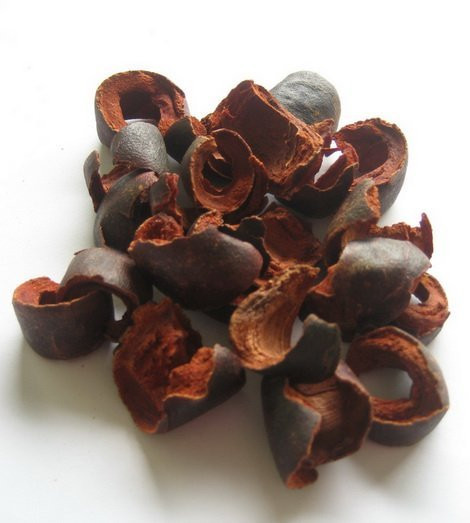 Phòng ngừa ung thư: Bạn hãy lấy vỏ măng cụt phơi khô, đun với nước uống. Hoặc kết hợp vỏ măng cụt với hạt mùi, hạt thìa, cam thảo, vỏ quýt, gừng… đun nước uống giúp phòng ngừa ung thư khá hiệu quả.