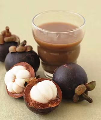 Nước vỏ măng cụt giúp khử mùi hôi miệng hiệu quả, vì nó có thể diệt một số vi khuẩn có hại gây ra mùi hôi trong miệng.