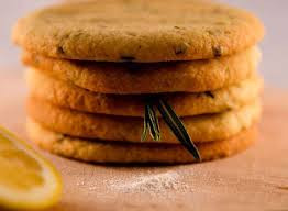  Bánh vỏ quýt: Bạn có thể dụng vỏ quýt tươi cho vào để nướng bánh hoặc nấu cùng kẹo sẽ làm bánh kẹo có mùi thơm hấp dẫn hơn hẳn. Ảnh: Món ngon mỗi ngày.