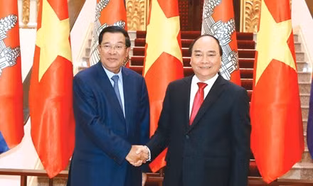 Viet Nam - Campuchia: Tang cuong ket noi, giai quyet van de bien gioi