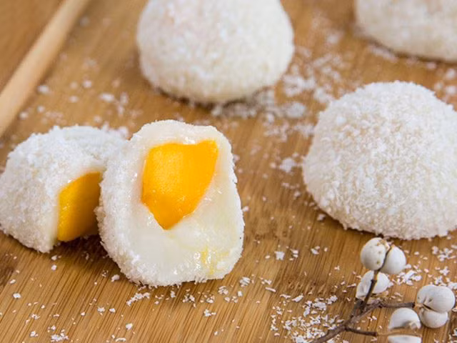 Bánh bao chỉ nhân xoài tươi: Với loại bánh này thì người đầu bếp sửa dụng xoài tươi làm điểm nhấn khác lạ trong nhân bánh. Ảnh: Nhà hàng ẩm thực.