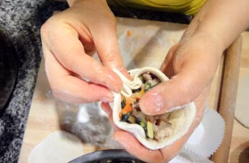 Bánh bao nhân rau cải: Đây cũng là món bánh bao chay rất được yêu thích vì phần nhân của nó được chế biến từ các loại rau cải xanh tươi ngon nhất. Ảnh: Nhà hàng ẩm thực.