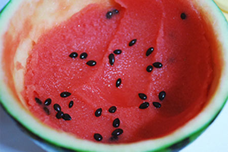 Hạt dưa hấu giải độc cơ thể: Bài thuốc này cực kỳ đơn giản, mỗi ngày bạn chỉ cần pha trà hạt dưa hấu khô và uống 3 ly.