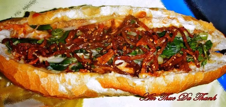 Bánh mì cá khô rim.