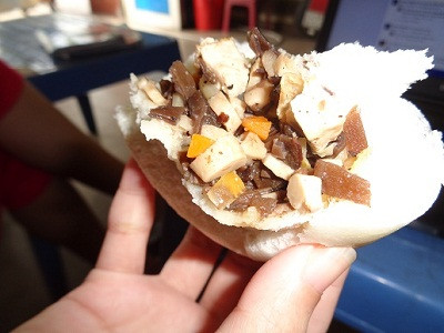 Bánh bao nhân nấm: Phần nhân của loại bánh này được chế biến hoàn toàn từ nấm tươi. Khi ăn bánh cảm nhận vị ngọt thơm của nấm cũng là một trải nghiệm rất hấp dẫn. Ảnh: Nhà hàng ẩm thực.