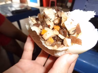 Bánh bao nhân nấm: Phần nhân của loại bánh này được chế biến hoàn toàn từ nấm tươi. Khi ăn bánh cảm nhận vị ngọt thơm của nấm cũng là một trải nghiệm rất hấp dẫn. Ảnh: Nhà hàng ẩm thực.