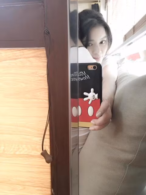 Ban trai cau hon Ly Nha Ky bang nhan tien ty la ai-Hinh-3