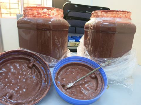 Người phụ nữ này cho biết, cách này đảm bảo cực kỳ hiệu nghiệm vì thời này gái mà ngửi thấy mùi mắm tôm, nhất là mùi này lại phát lên từ dạ dày đang tiêu hóa thì chỉ có chạy mất dép chứ đừng nói sán lại tiếp cận để lấy lòng.