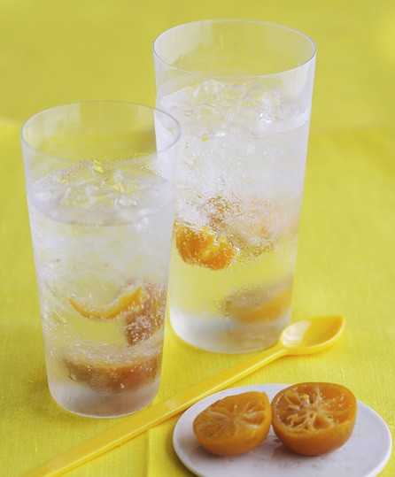 Muối có tác dụng tích nước trong cơ thể và khiến bầu ngực của bạn gái bị kích thích gây cảm giác khó chịu, không thoải mái tác động xấu tới ngực.