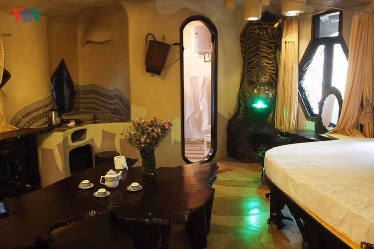 "Crazy House" có 10 phòng cho du khách thuê và nghỉ lại.