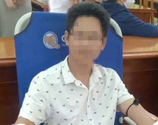 Hieu truong noi gi khi gui nham anh “nong” vao nhom chung?