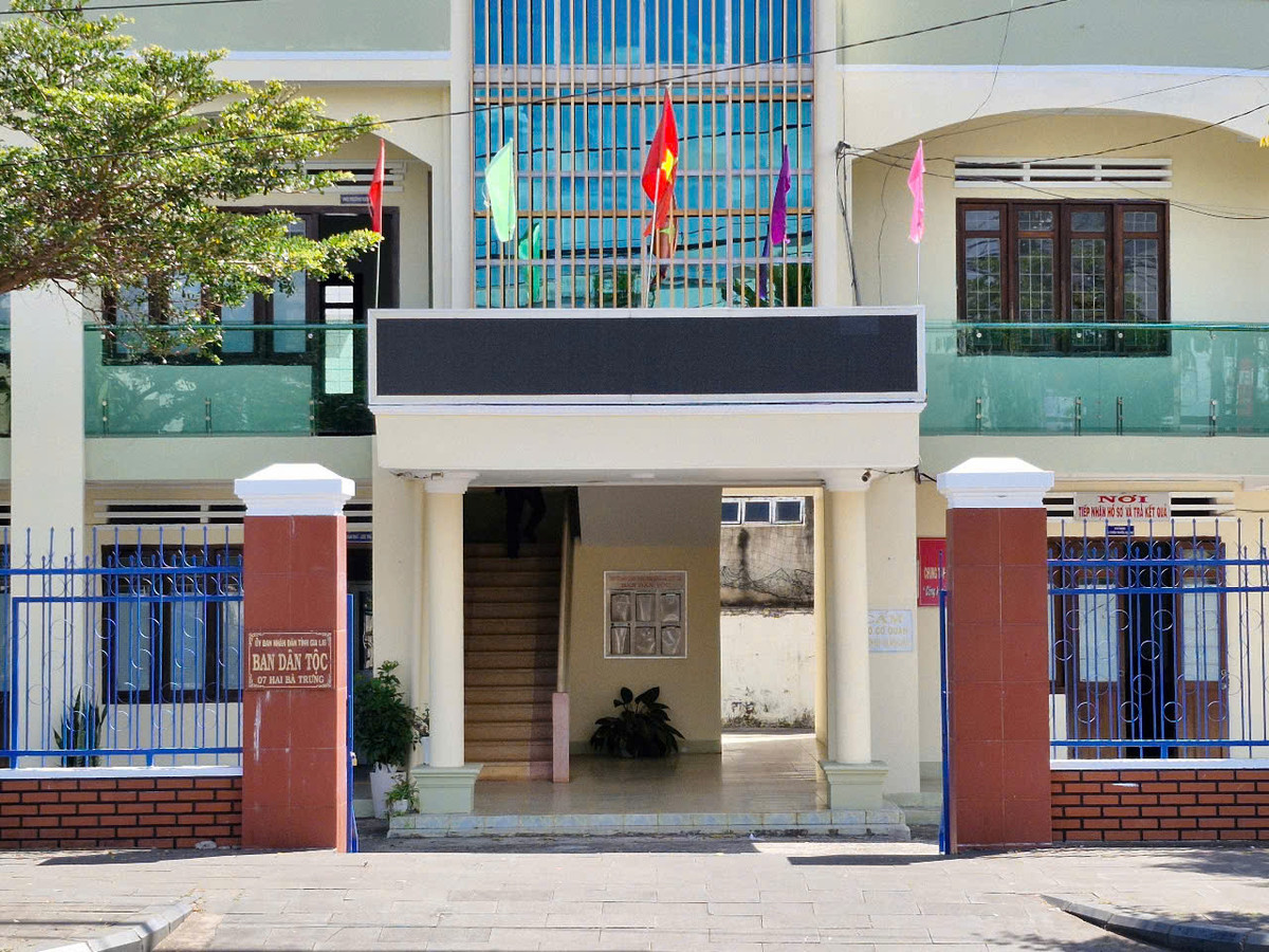 02 lanh dao Ban dan toc tinh Gia Lai xin nghi huu truoc tuoi