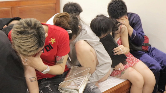 Hàng chục “cậu ấm, cô chiêu” vào khách sạn sử dụng ma túy Hang chuc “cau am, co chieu” vao khach san su dung ma tuy