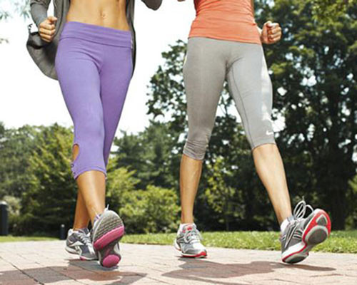 Lên lịch sẵn. Trong những ngày Tết bận rộn bạn cần biết cách lên lịch tập thể dục cho mình. Hãy sử dụng các ứng dụng trên điện thoại hay giấy ghi chú để sắp xếp một khung thời gian thích hợp để đảm bảo bạn được tập thể dục mỗi ngày.