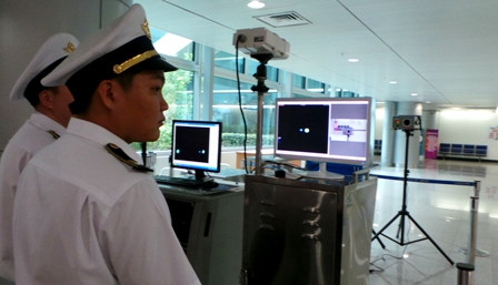 Cach ly khan cap hanh khach nghi nhiem Ebola o TPHCM