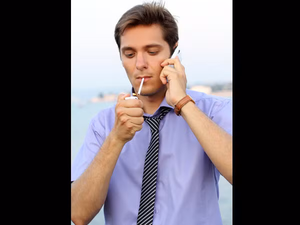 Bước đầu tiên là phải giảm thiểu số lượng hút thuốc lá. Một trong những rào cản khó khăn nhất của người nghiện thuốc lá là dừng hút thuốc. Tuy nhiên, bạn có thể giảm số lượng thuốc lá hút vào mỗi ngày từ từ. Đây cũng là một trong những phương pháp giảm thiểu nguy cơ ung thư hiệu quả cho người nghiện thuốc lá.