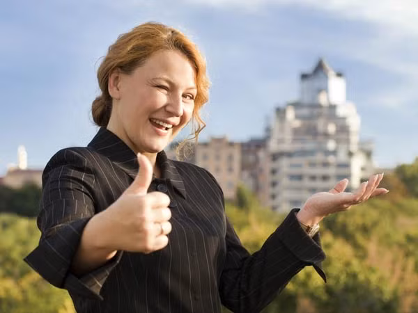 Đưa ra lời khuyên và khuyến khích bỏ thuốc lá. Nếu bạn có một người bạn bị nghiện thuốc trong một thời gian dài, hãy khuyến khích và đưa ra lời khuyên cho anh ta về việc từ bỏ thuốc lá.