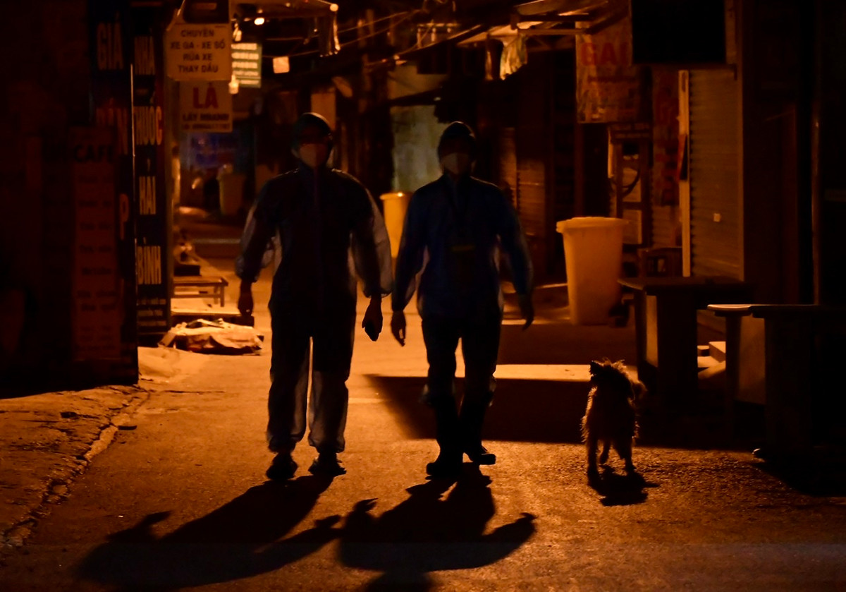 Được biết, trong đêm qua, có 19 người dân đã được trở về nhà tại ngõ 328 và 330 Nguyễn Trãi.