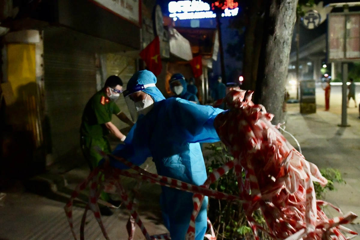 Đúng 0h đêm 29/9, ổ dịch trên địa bàn phường Thanh Xuân Trung (quận Thanh Xuân, Hà Nội) đã chính thức được gỡ bỏ phong toả.