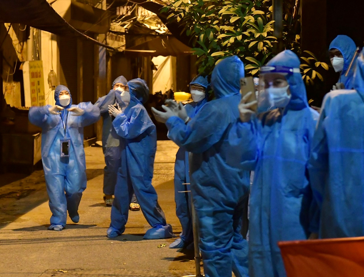 Đây cũng chính là những cư dân sinh sống tại ổ dịch phức tạp nhất Hà Nội này.