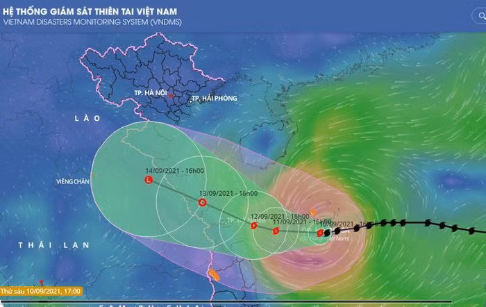 Suy yeu rat nhanh truoc khi vao dat lien, bao Con Son van gay vung mua lon