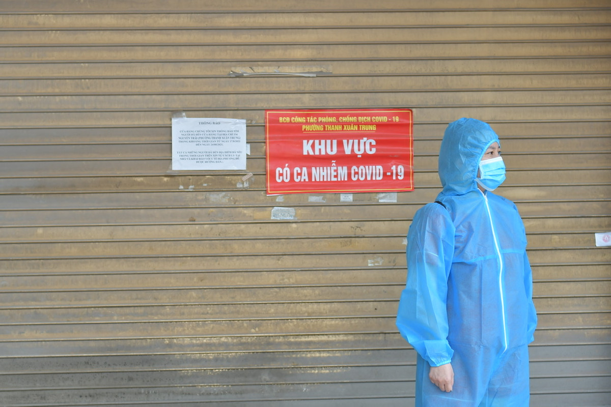 Trước đó, UBND phường Thanh Xuân Trung đã gỡ bỏ phong toả ổ dịch phức tạp nhất Hà Nội trong thời gian vừa qua.