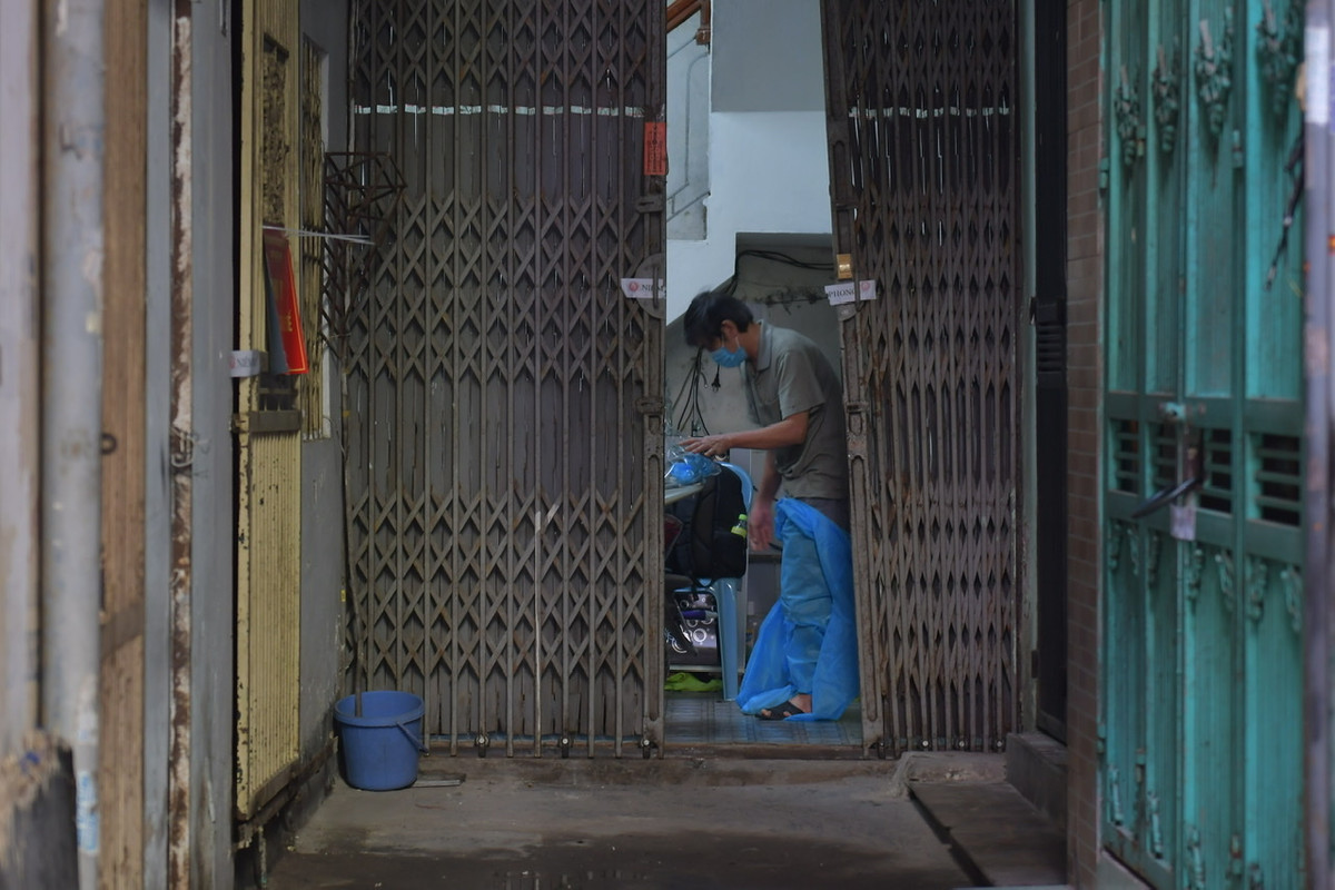 Những bộ quần áo theo họ gần 1 tháng nay cũng đã được cởi bỏ để trở về với cuộc sống thường ngày.