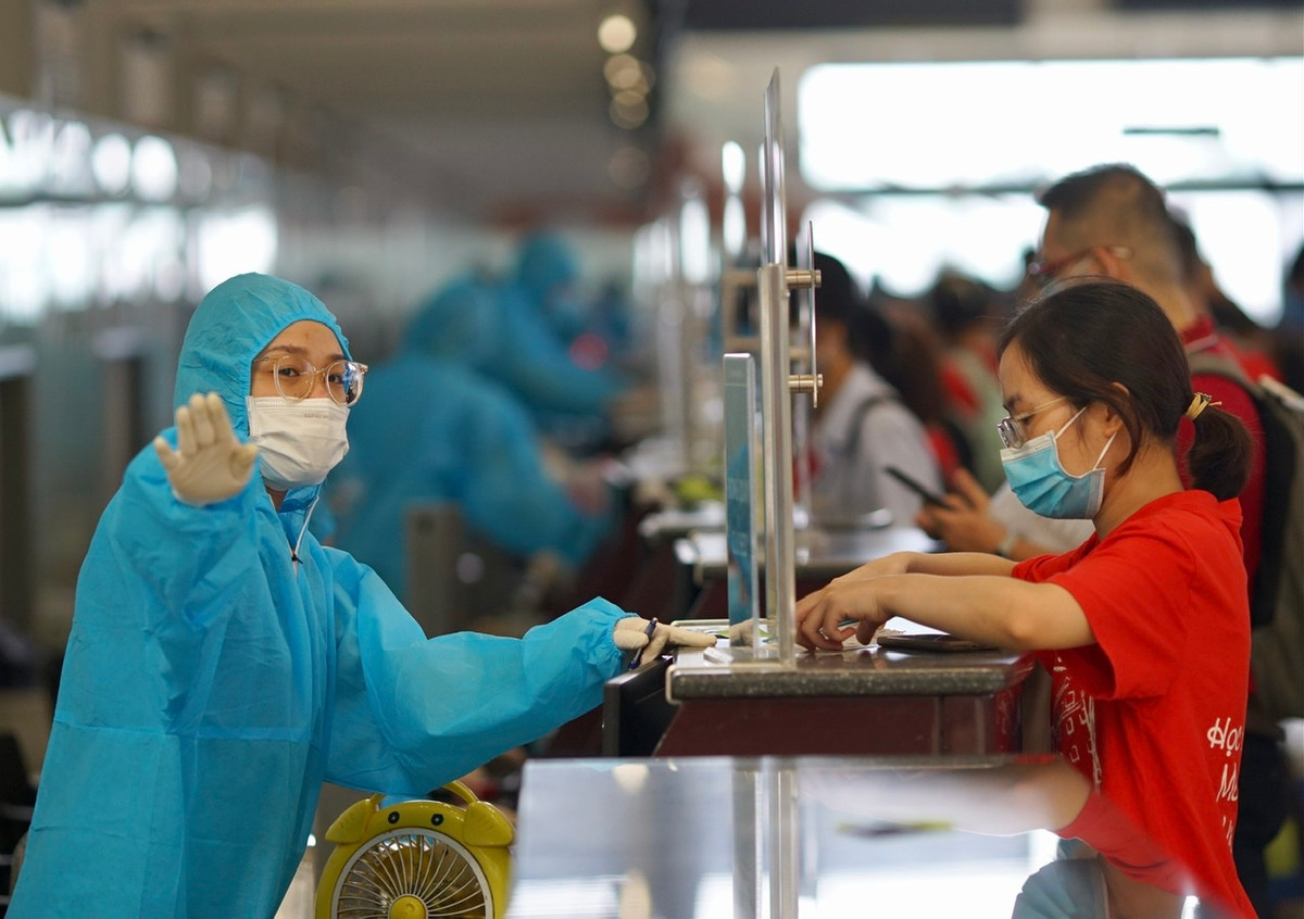 Vietnam Airlines, Vietjet, Bamboo... ton hai bao nhieu khi gian cach?-Hinh-2