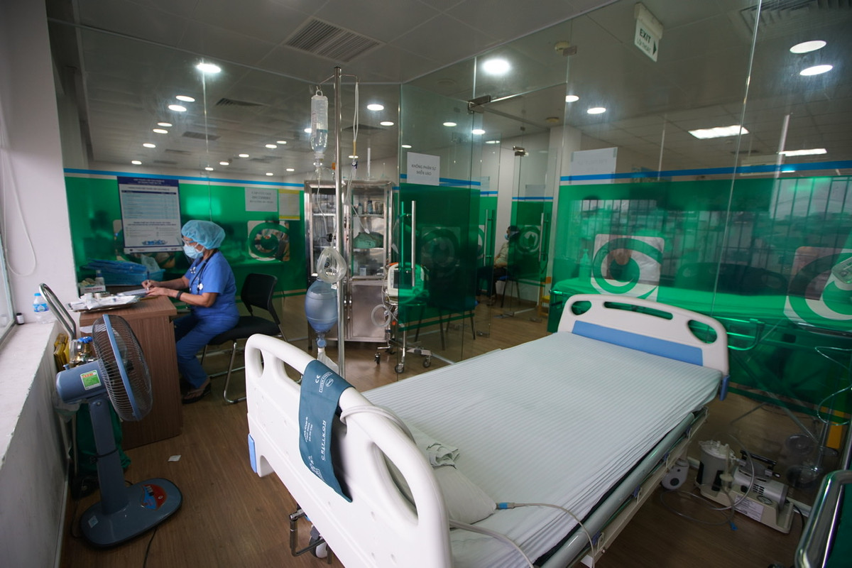 Phòng xử lý phản ứng sau tiêm đầy đủ trang thiết bị và thường xuyên có người túc trực.