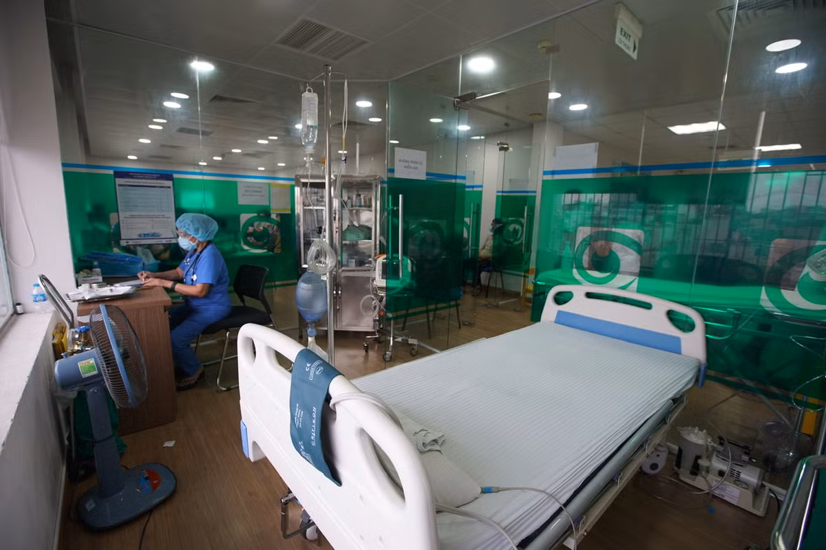 Phòng xử lý phản ứng sau tiêm đầy đủ trang thiết bị và thường xuyên có người túc trực.