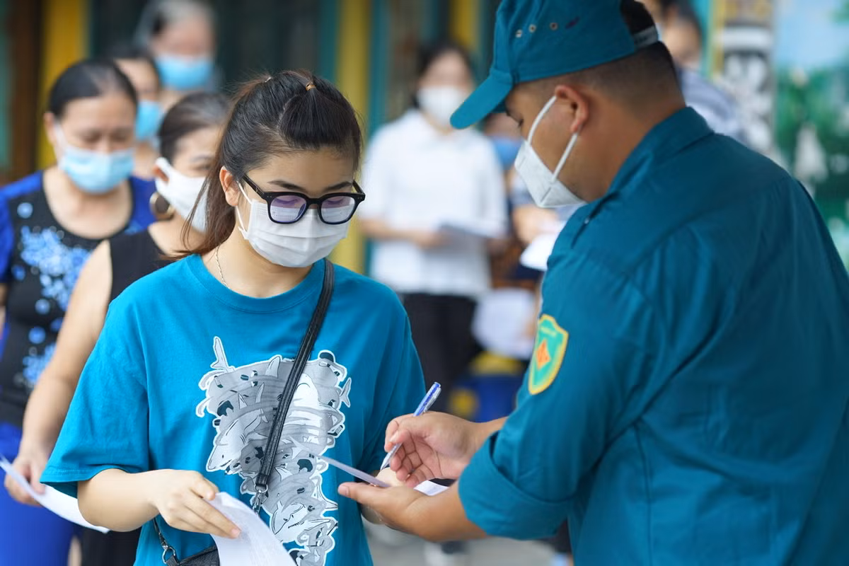 Dan khong do mo hoi o diem tiem vac xin “sieu” dep tai Ha Noi-Hinh-2
