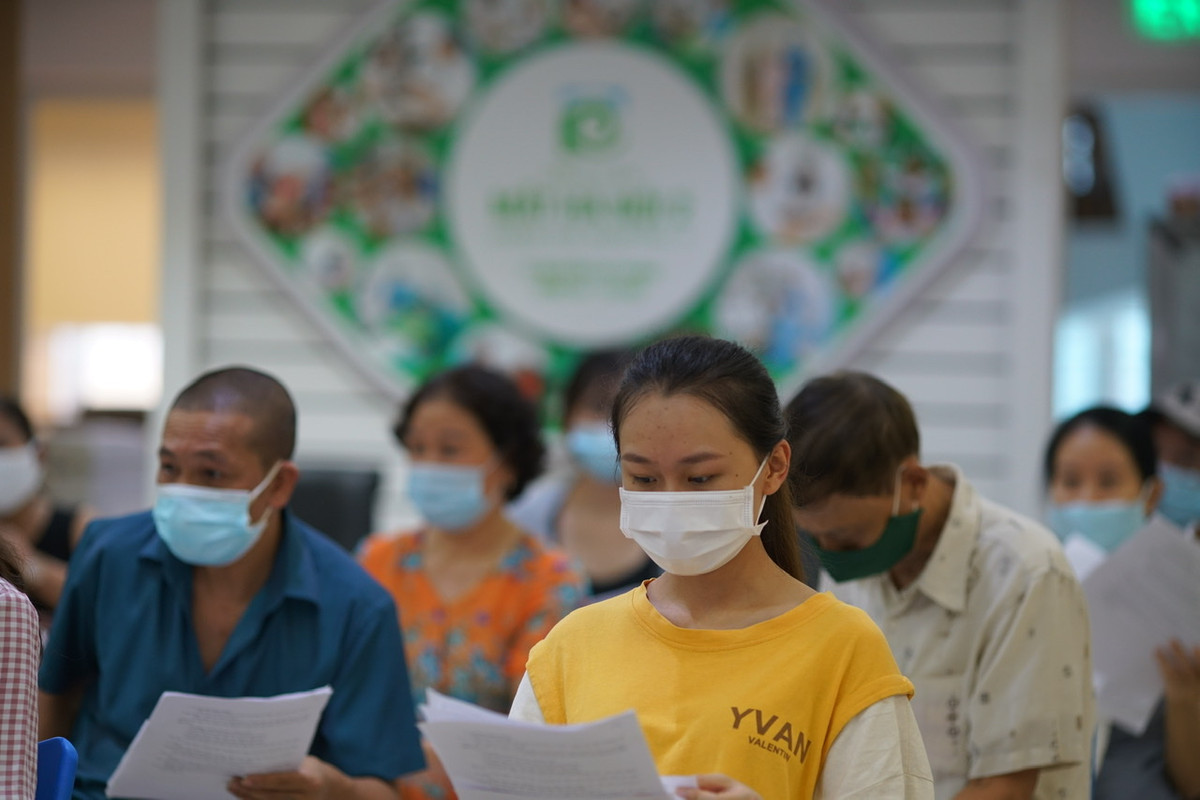 Theo ghi nhận của PV báo Tri thức và Cuộc sống, do địa điểm tiêm là Bệnh viện chuyên về mắt nên hạ tầng sạch sẽ, thoáng mát.