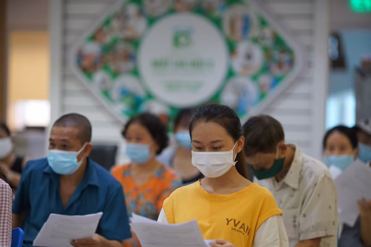 Theo ghi nhận của PV báo Tri thức và Cuộc sống, do địa điểm tiêm là Bệnh viện chuyên về mắt nên hạ tầng sạch sẽ, thoáng mát.