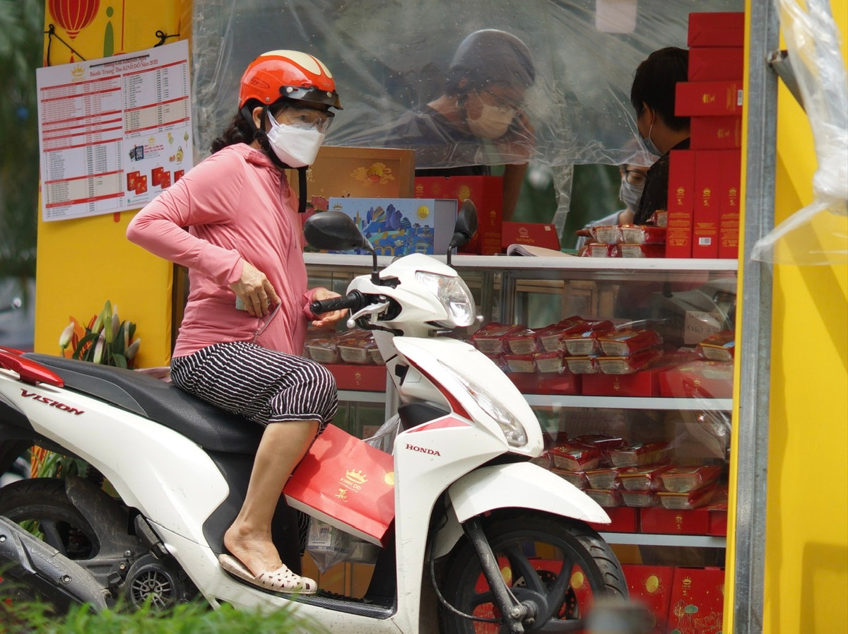 Do nằm ở góc khuất, lại mở quá cận ngày nên ít người biết để tới mua.