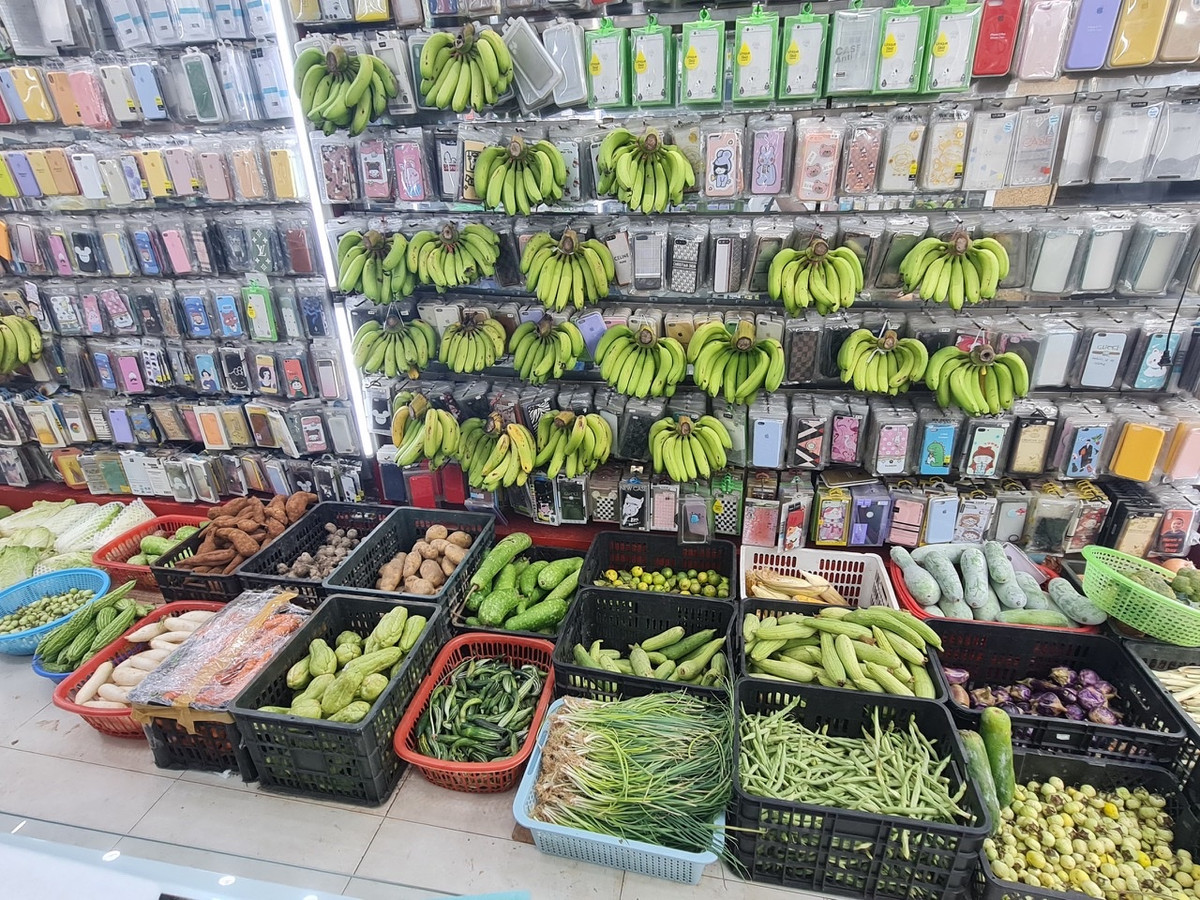 Được biết, anh Hưng là một người bán phụ kiện điện thoại lâu năm của Hà Nội.