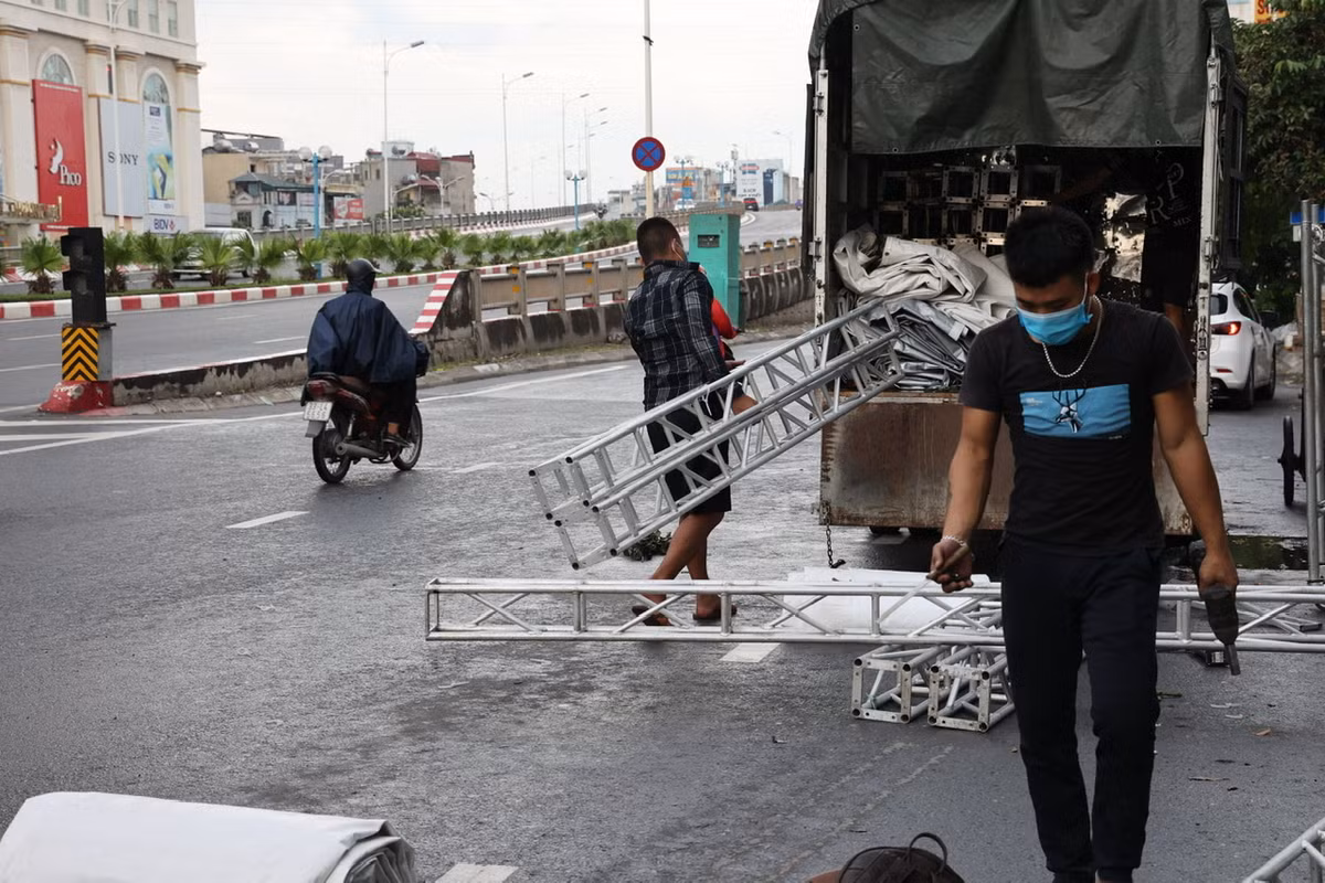 Trước đó, nhận định tình hình dịch bệnh tạm thời ổn định, UBND TP Hà Nội đã nới lỏng một số hoạt động kinh doanh tại các quận, huyện không ghi nhận ca mắc mới trong thời gian giãn cách vừa qua.