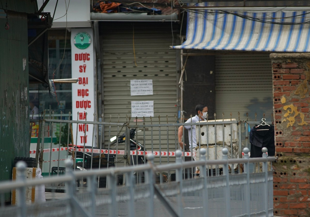 Nguyên nhân do ngày hôm qua (7/9) một tiểu thương kinh doanh trong chợ Đại Từ đã dương tính với SARS-CoV-2.