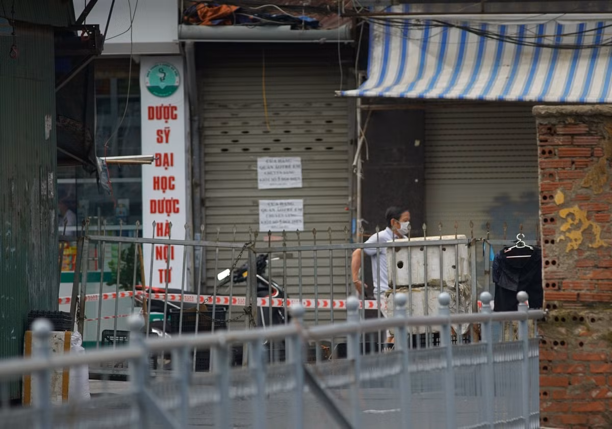 Nguyên nhân do ngày hôm qua (7/9) một tiểu thương kinh doanh trong chợ Đại Từ đã dương tính với SARS-CoV-2.