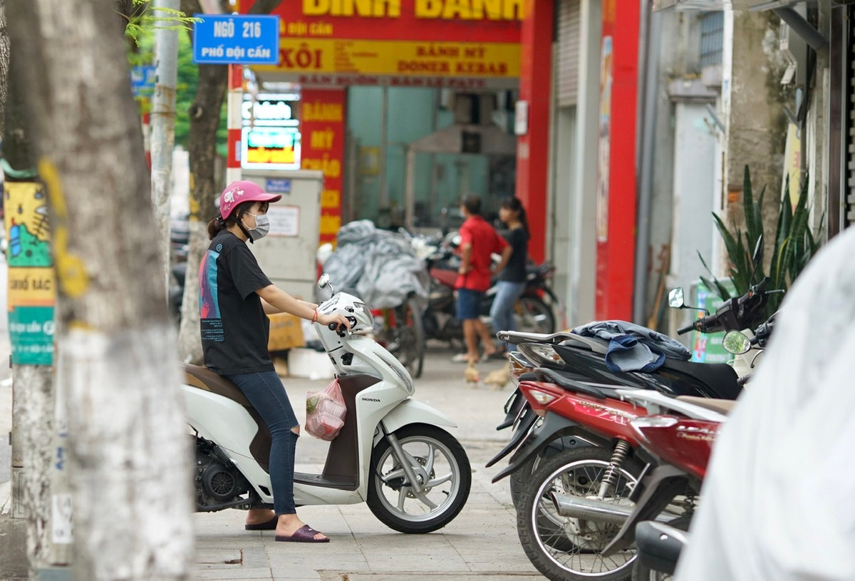 Ở một số quận huyện đã cơ bản phòng chống dịch, người dân có thể tự đến mua mang về.