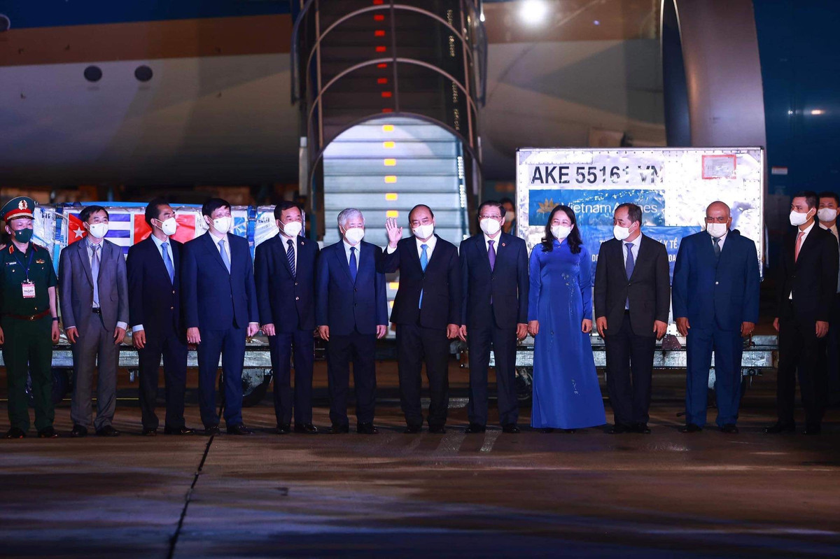 Đây là chuyên cơ chở Chủ tịch nước Nguyễn Xuân Phúc cùng Đoàn đại biểu cấp cao Việt Nam thăm chính thức Cuba và tham dự Phiên thảo luận chung cấp cao Khoá 76 Đại hội đồng Liên hợp quốc, thực hiện các hoạt động song phương tại New York (Mỹ) từ ngày 18 đến 24/9.