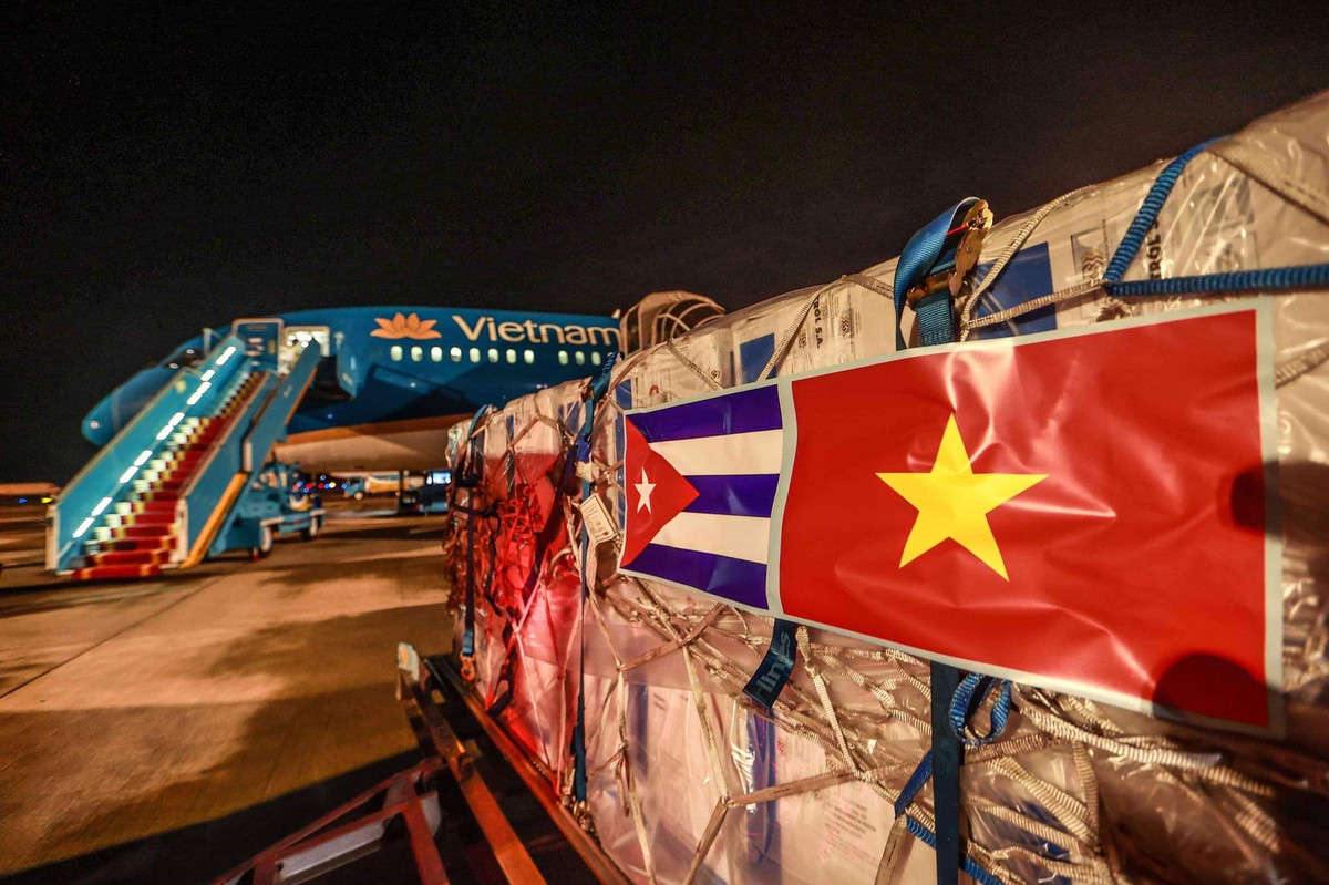 Ngoài vắc xin Abdala, chuyến bay cũng chở số lượng lớn trang thiết bị y tế trị giá khoảng 8,8 triệu USD của nhiều đối tác và kiều bào từ Mỹ gửi về Việt Nam.