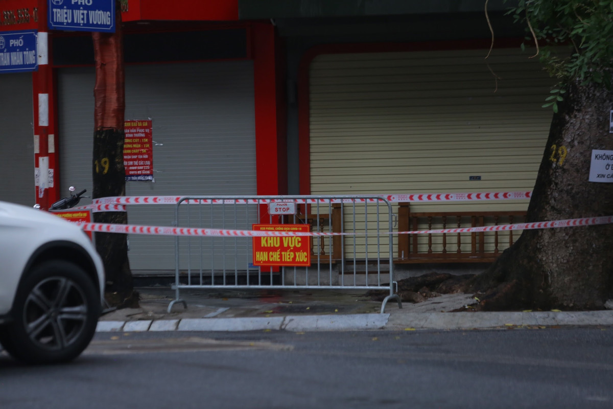 Ông Dương Minh Đức - Chủ tịch UBND phường Nguyễn Du cho biết, cơ quan chức năng đã có thông tin về ca dương tính với COVID-19 tại số nhà 21 Trần Nhân Tông.